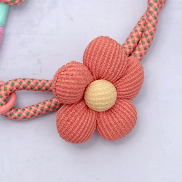 澎澎小花朵&times;手機腕帶掛繩&times;黑色.avif