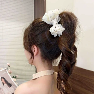 不規則抹綠五瓣花朵&times;吊墜耳環.avif